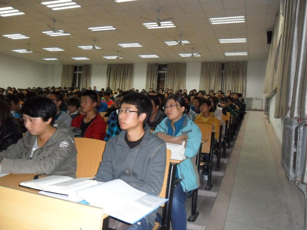 程鵬、李彩虹老師出席講座